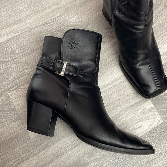 Chanel boots - Picture 3 of 7